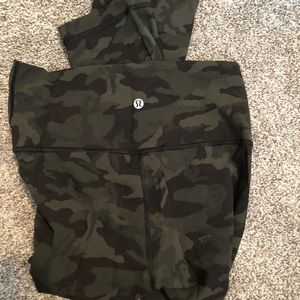 Lululemon Wunder Under 21” Gator Green Camo
